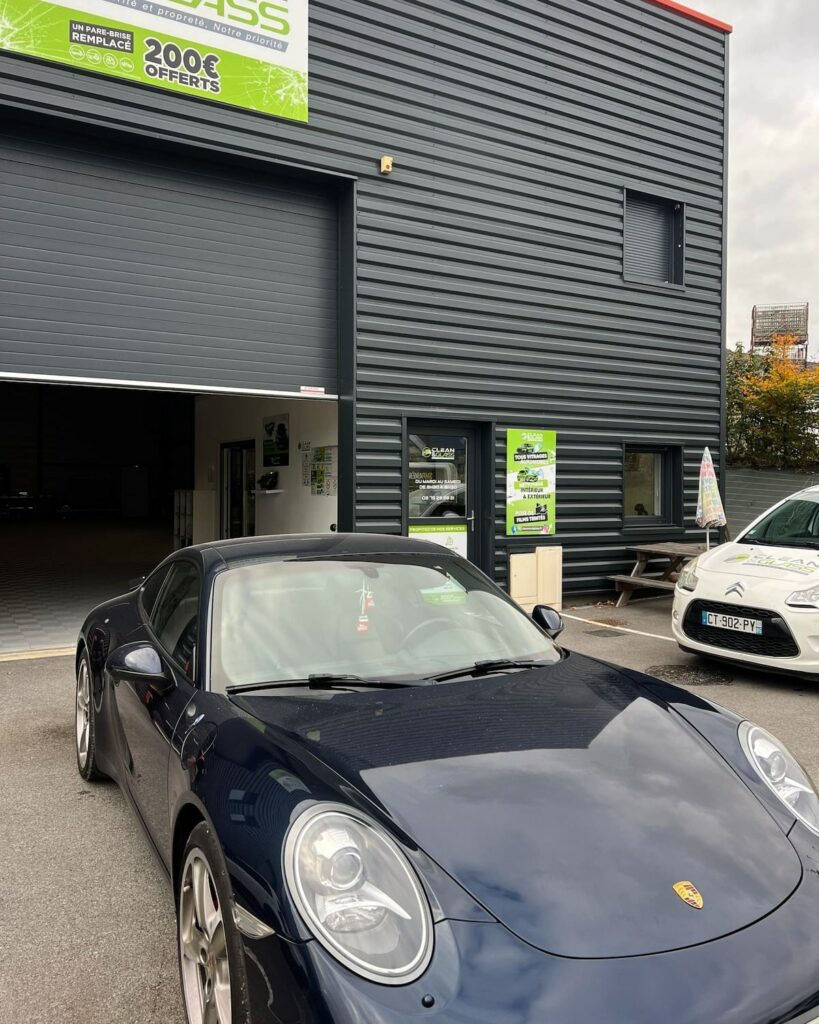 clean-and-glass-pare-brise-porsche-min-min